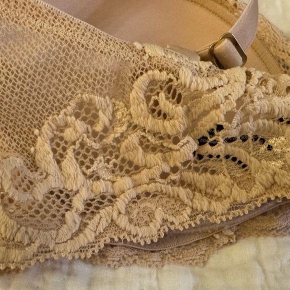 NWT 32D Natori Lace Trim Beige Bra “Feathers” style - Picture 7 of 10
